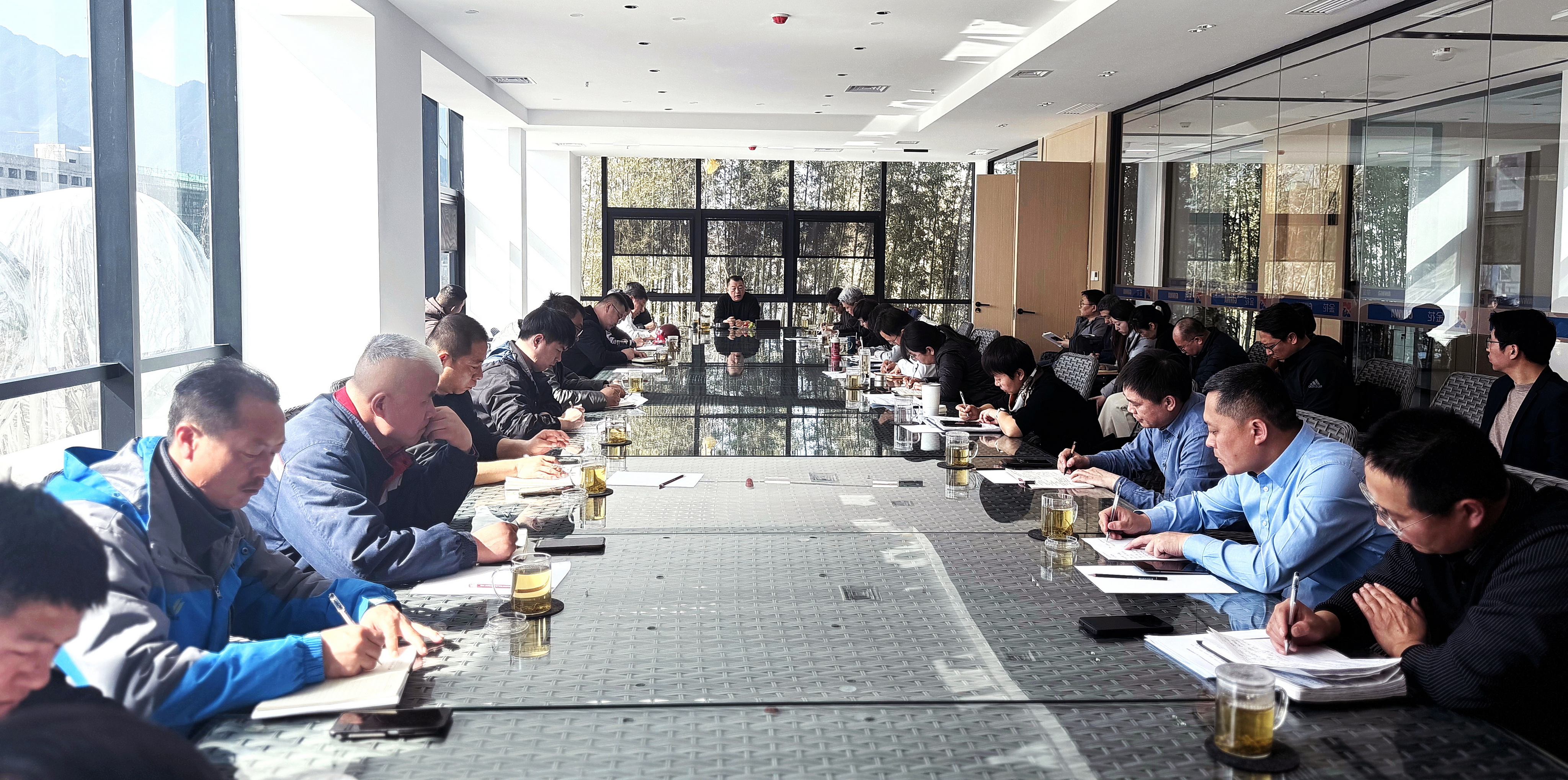 金花股份董事长邢雅江携经营管理团队一行对草堂项目施工现场进行全面巡查